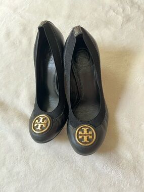 Tory Burch Sally Wedge Pumps in Black Leather